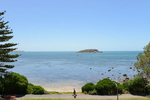 Breeze At The Bay - Accommodation BNB 1