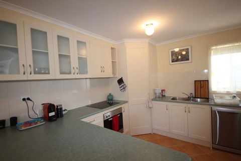 LJ Hooker Goolwa Holiday Rentals - 12 Willmett Road, Goolwa Beach - Accommodation BNB 1