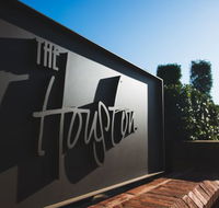 The Houston Wagga - Accommodation BNB