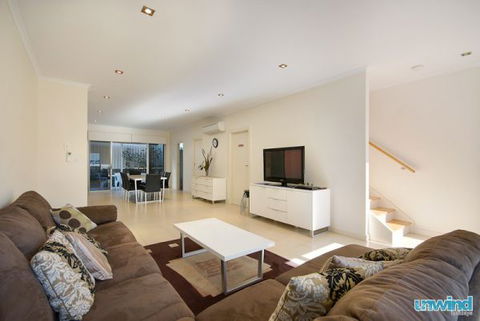 Unwind At 8 The Block Apartments Victor Harbor - Accommodation BNB 2