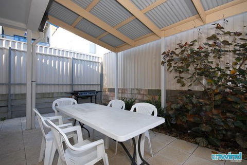 Unwind At 8 The Block Apartments Victor Harbor - Accommodation BNB 3