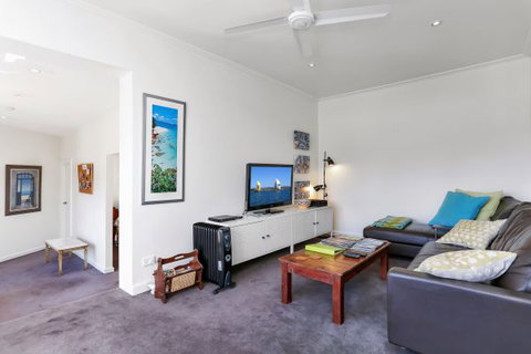 Barossa White House: The West Wing - Accommodation BNB 7