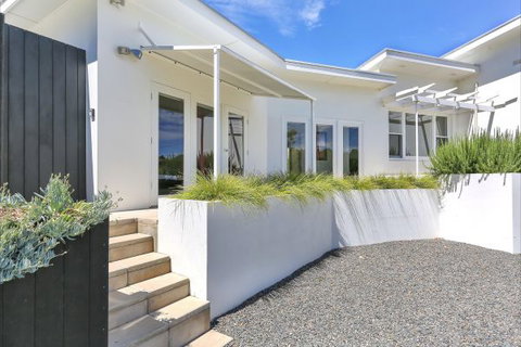 Barossa White House: The West Wing - Accommodation BNB 10