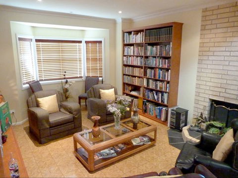 Grovely House Bed And Breakfast - Accommodation BNB 2