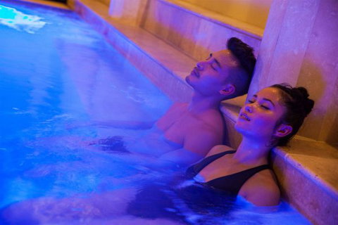 Japanese Mountain Retreat Mineral Springs & Spa - Accommodation BNB 5