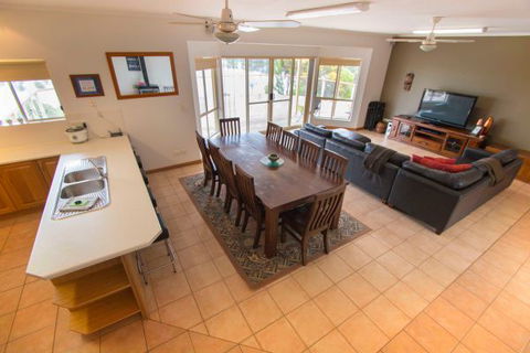 Limestone Ridge - Holiday House - Accommodation BNB 1
