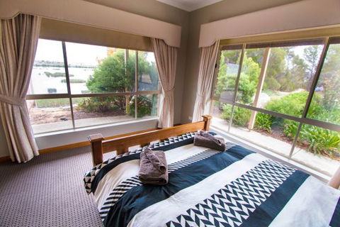 Limestone Ridge - Holiday House - Accommodation BNB 4