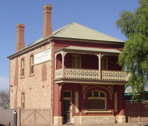 Savings Bank Of South Australia - Old Quorn Branch - Accommodation BNB 0