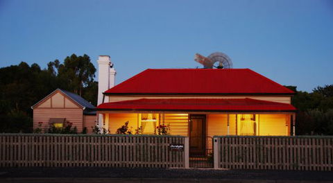 Shurdingtons Cottage - Accommodation BNB 1
