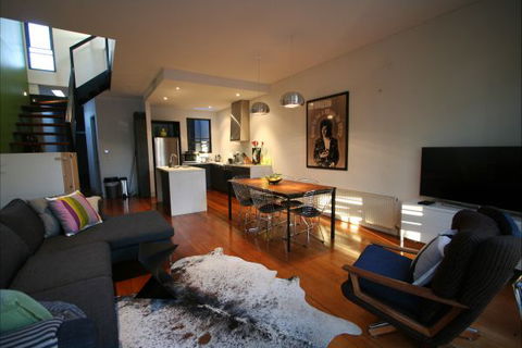 Two Five Zero / Richmond - Accommodation BNB 1