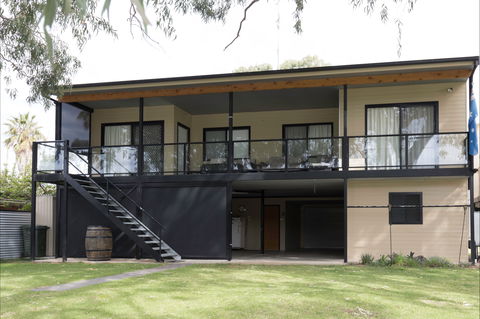 192 Page Drive Blanchetown -River Shack Rentals - Accommodation BNB 0