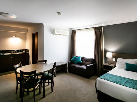 Best Western Plus Ambassador Orange - Accommodation BNB 4