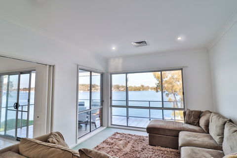 El Lago Jetty - Accommodation BNB 1