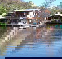 Lakeside Lodge - Accommodation BNB