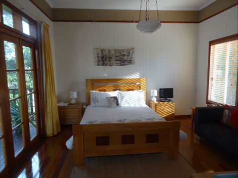 Le Piaf On Treasure Bed And Breakfast - Accommodation BNB 0