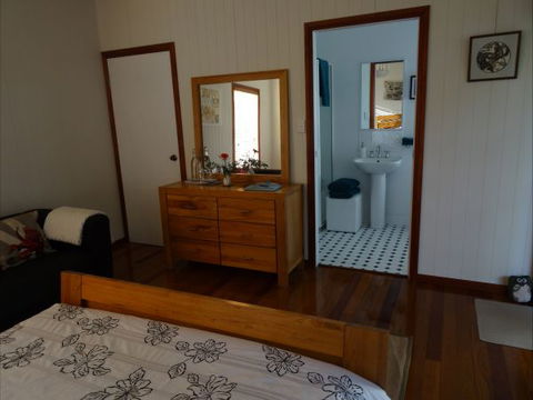 Le Piaf On Treasure Bed And Breakfast - Accommodation BNB 5