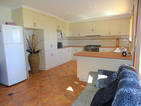 Marina Pathway - Accommodation BNB 2