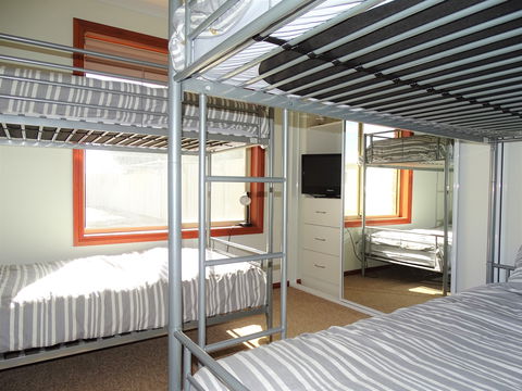 Marina Pathway - Accommodation BNB 6