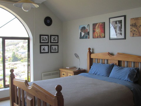 High On Penguin - Accommodation BNB 5