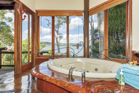 Secrets On The Lake - Accommodation BNB 1