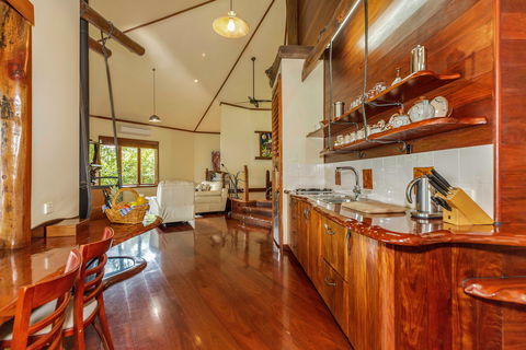 Secrets On The Lake - Accommodation BNB 4