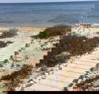 Sittin on the Beach - Accommodation BNB