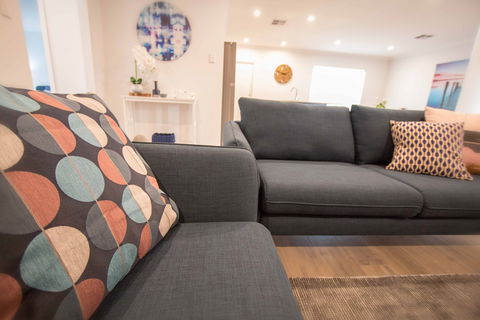 Contemporary ‘Esprit’ With River Reserve Access - Accommodation BNB 0