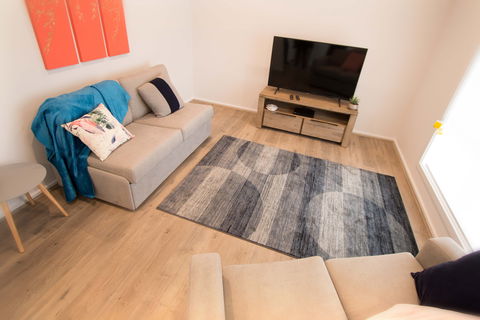 Contemporary ‘Esprit’ With River Reserve Access - Accommodation BNB 1