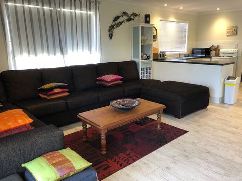 Flutterby's Beach Retreat Preston Beach - Accommodation BNB 0