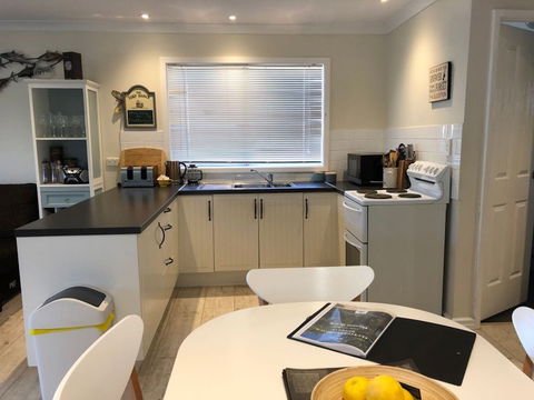 Flutterby's Beach Retreat Preston Beach - Accommodation BNB 1