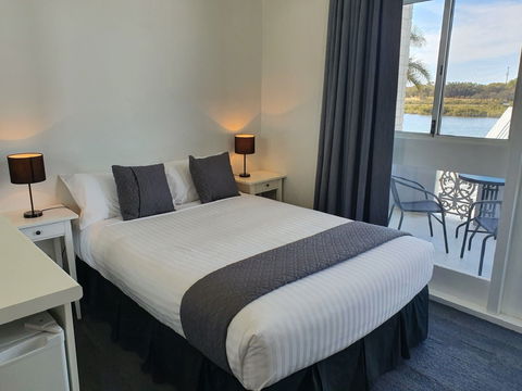 Parade Hotel - Accommodation BNB 0