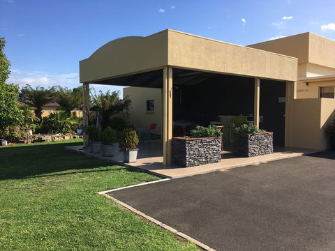 Tower Motor Inn - Accommodation BNB 2