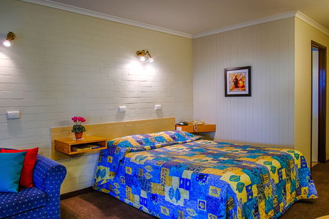 Country Roads Motor Inn - Accommodation BNB 1