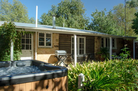 Ford Cottage Bed & Breakfast - Accommodation BNB 0