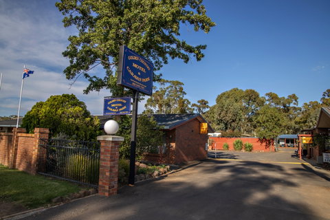 Golden Country Motel And Caravan Park - Accommodation BNB 0