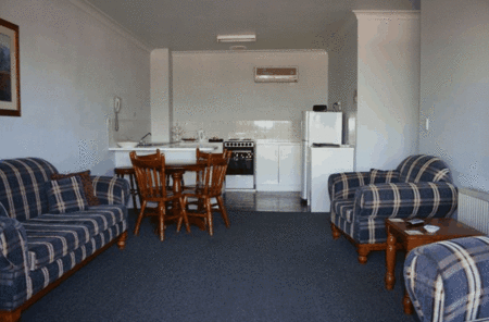 New England Motor Inn - Accommodation BNB 3