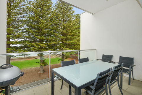 24 The Breeze - Sea Views Right In The Heart Of Victor Harbor - Accommodation BNB 0