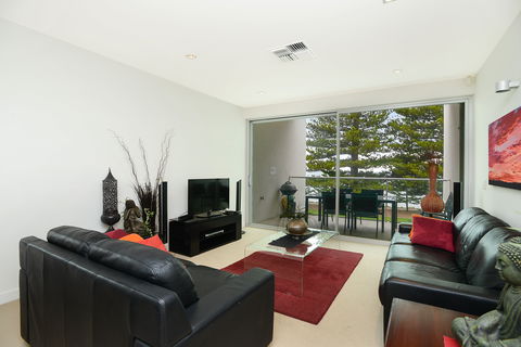 24 The Breeze - Sea Views Right In The Heart Of Victor Harbor - Accommodation BNB 1