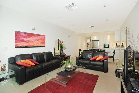 24 The Breeze - Sea Views Right In The Heart Of Victor Harbor - Accommodation BNB 2