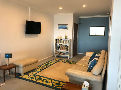 Beachfront Apartment - Accommodation BNB 1