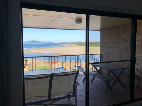 Beachfront Apartment - Accommodation BNB 2