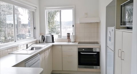 Beachcomber Apartments - Accommodation BNB 2