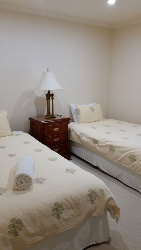 Carolynnes Cottages - Blue Wren Cottage - Accommodation BNB 1