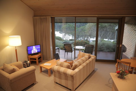 Gipsy Point Lakeside - Accommodation BNB 1