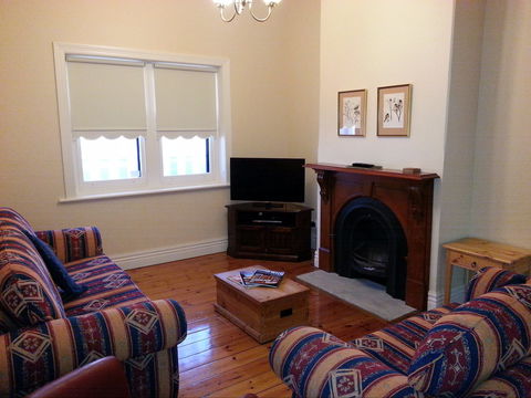 Phoenix Cottage - Accommodation BNB 1