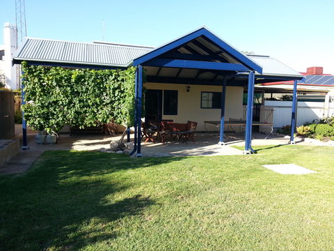 Phoenix Cottage - Accommodation BNB 2