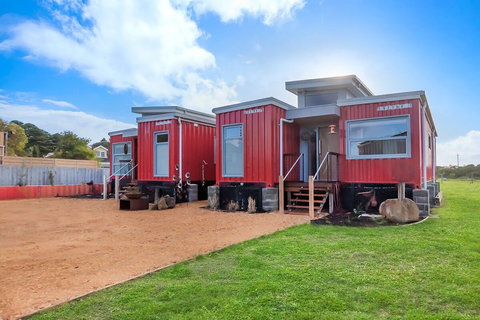 Retro River Rest Luxury Shipping Container House - Accommodation BNB 0