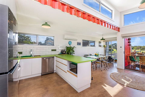 Retro River Rest Luxury Shipping Container House - Accommodation BNB 1