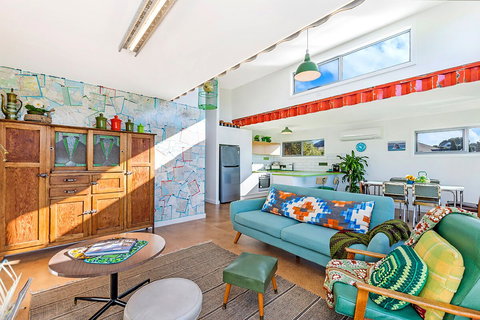 Retro River Rest Luxury Shipping Container House - Accommodation BNB 2