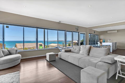 The Salty Dog Beachhouse - Accommodation BNB 1